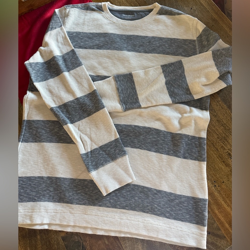 Banana Republic Men's Gray waffle shirt, large